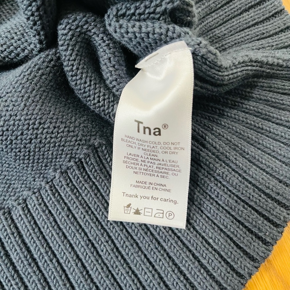 ARITZIA TNA Marcy Cropped Sweater Vest Womens XXS Navy White Sleeveless V-neck - Picture 4 of 5